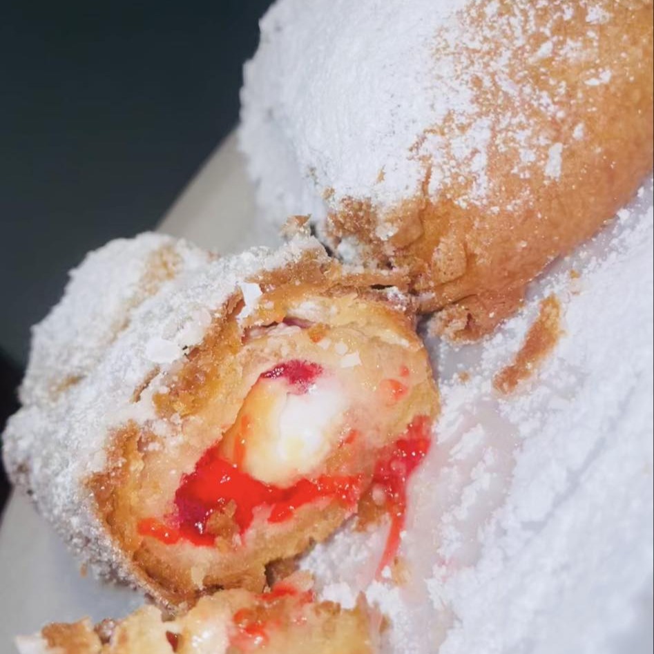 Fried strawberry cake roll